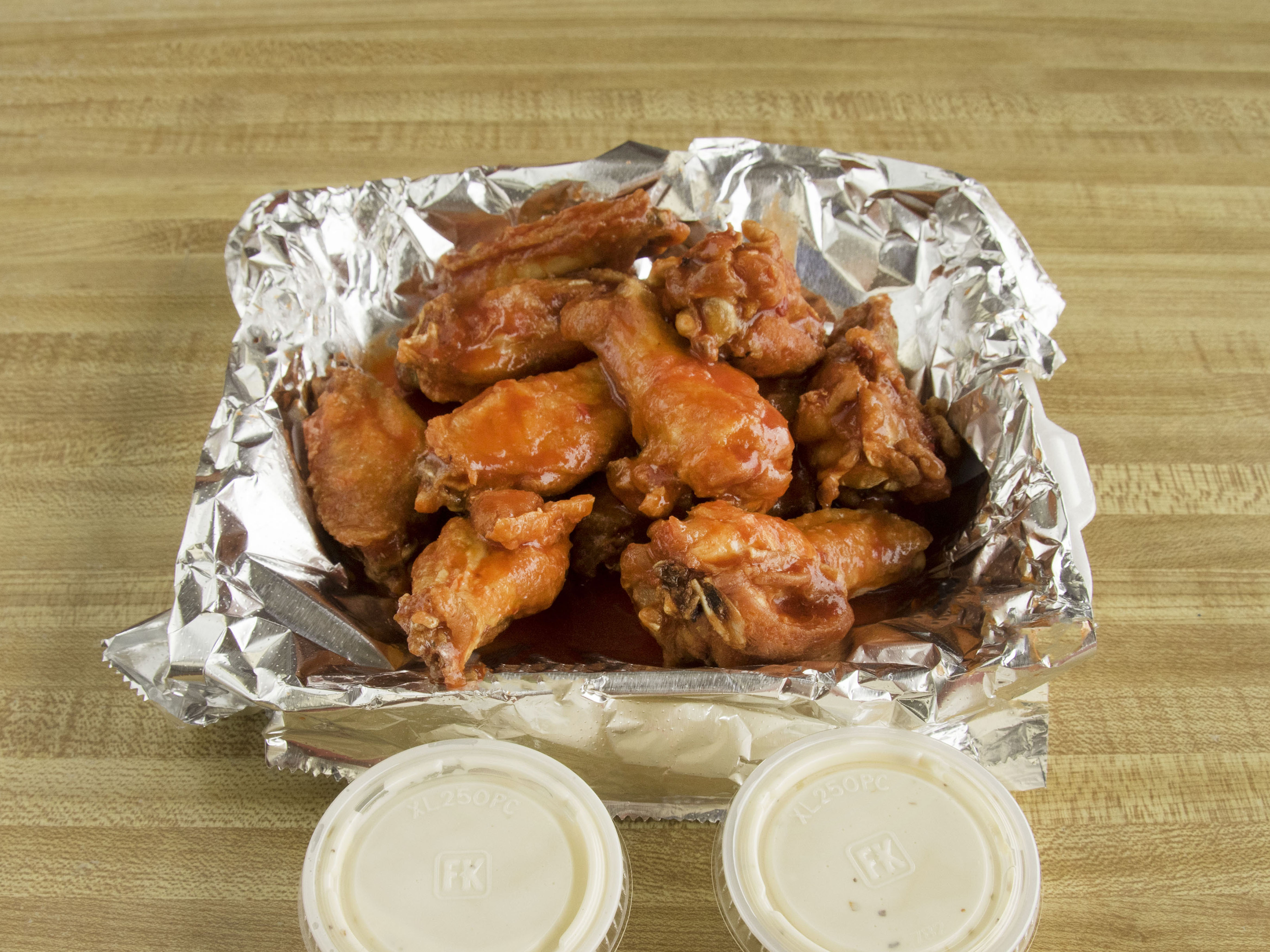 Order Chicken Wings food online from Giant Pizza King store, San Diego on bringmethat.com
