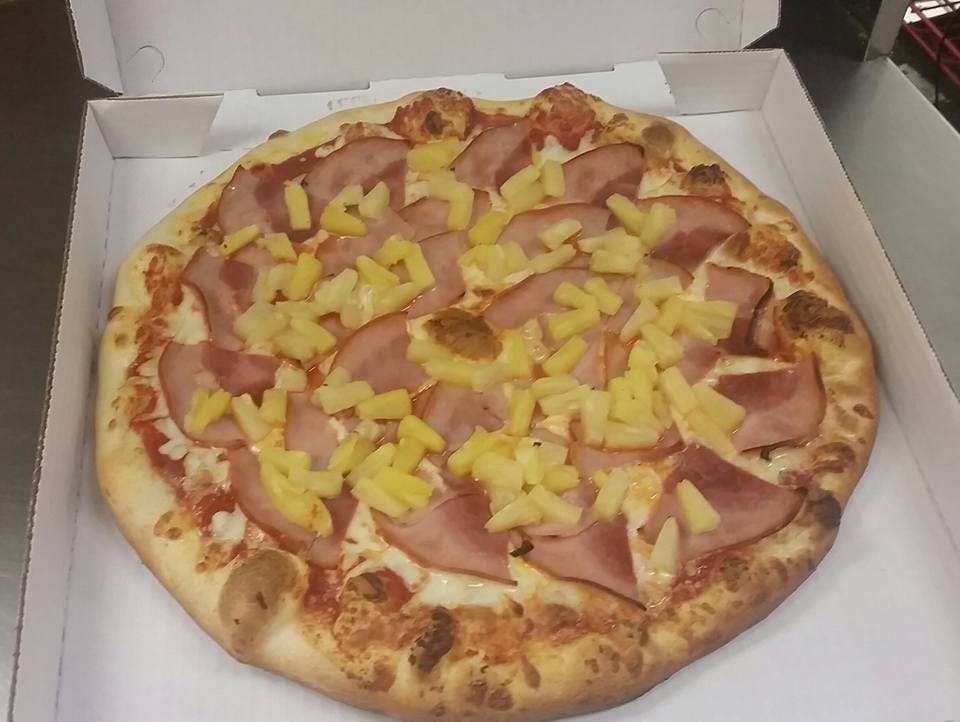 Order Traditional Hawaiian Pizza - Small 9" food online from Elicia's Pizza store, St Louis on bringmethat.com
