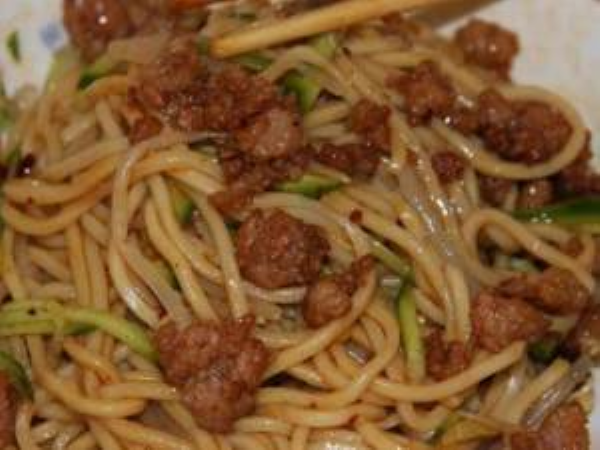 Order Spicy Minced Pork Noodle 脆绍干拌面 food online from Chengdu House store, Valley Village on bringmethat.com