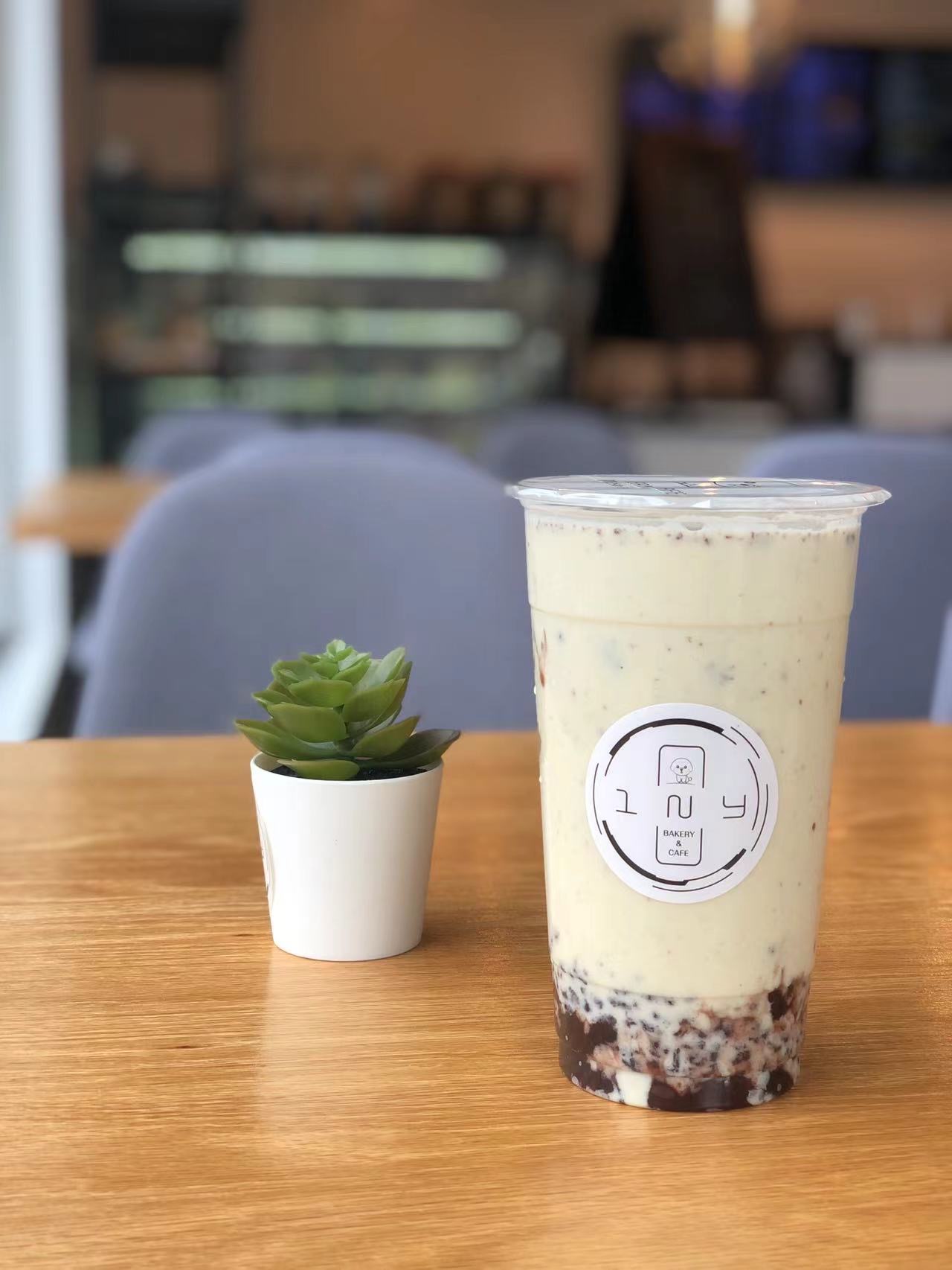 Order Japanese Genmaicha Milk Tea with Purple Rice 日式玄米奶茶 food online from 1ny Bakery & Cafe store, West Lafayette on bringmethat.com