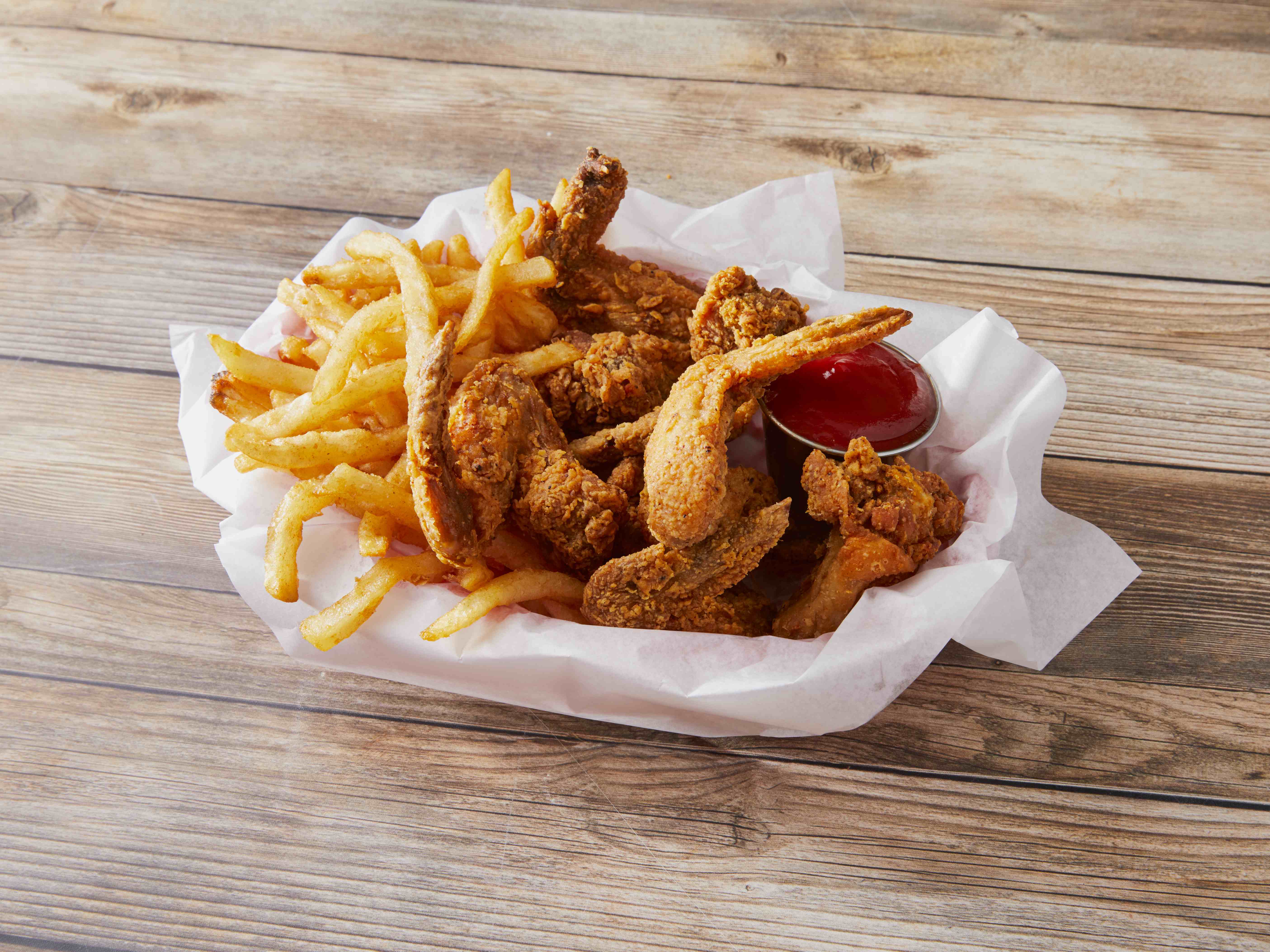 Order 6 Wings Basket food online from The Great White Fish store, Grand Rapids on bringmethat.com