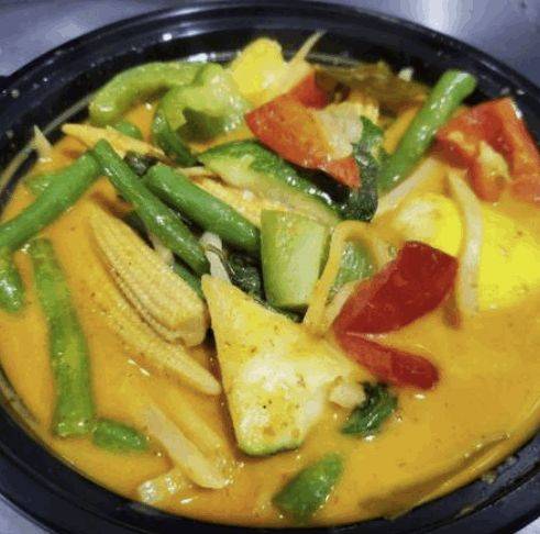 Order Red Curry food online from Bintoh Thai store, Fairfield on bringmethat.com