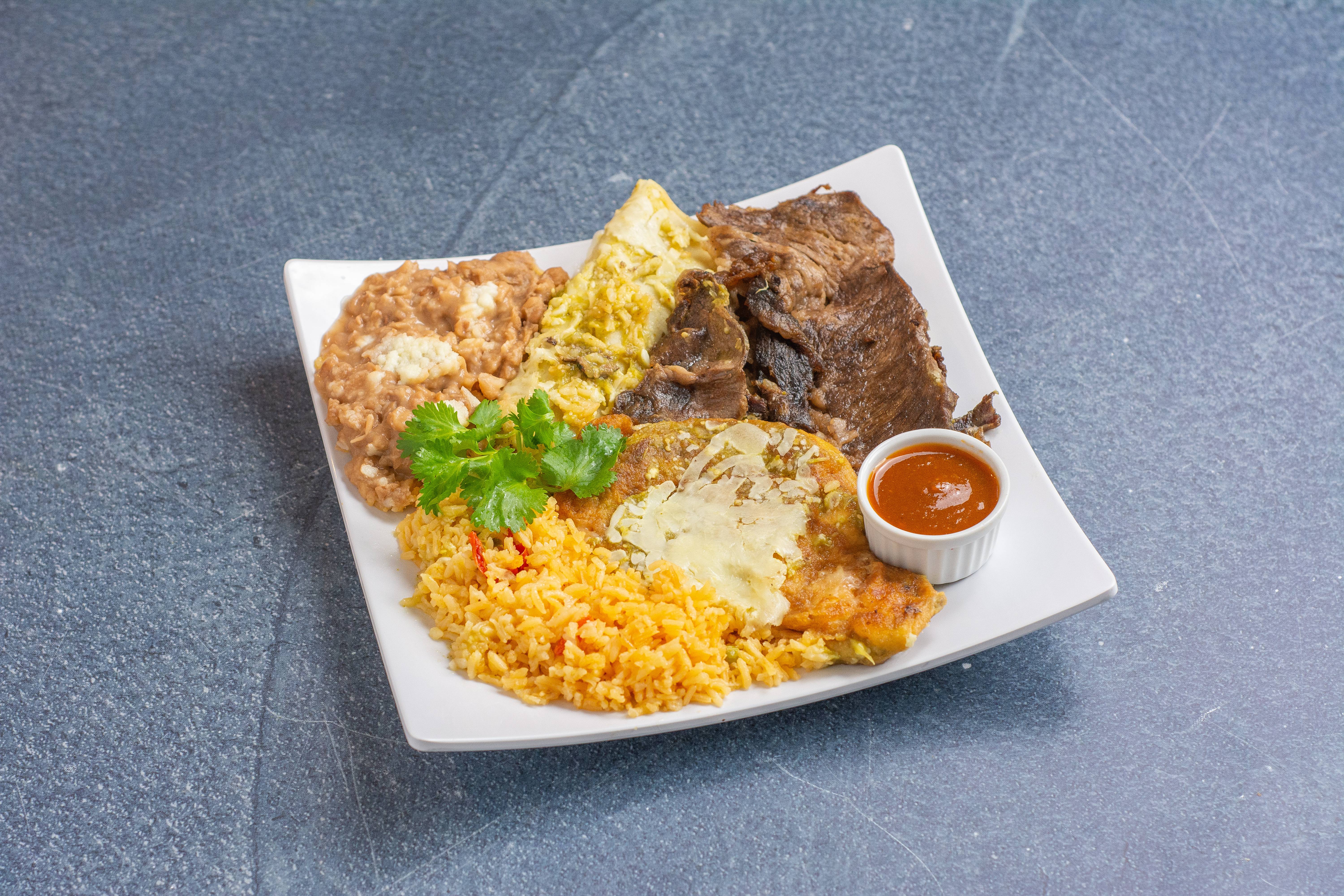 Order Plato Mexicano food online from Arteagas Food Center store, Gilroy on bringmethat.com