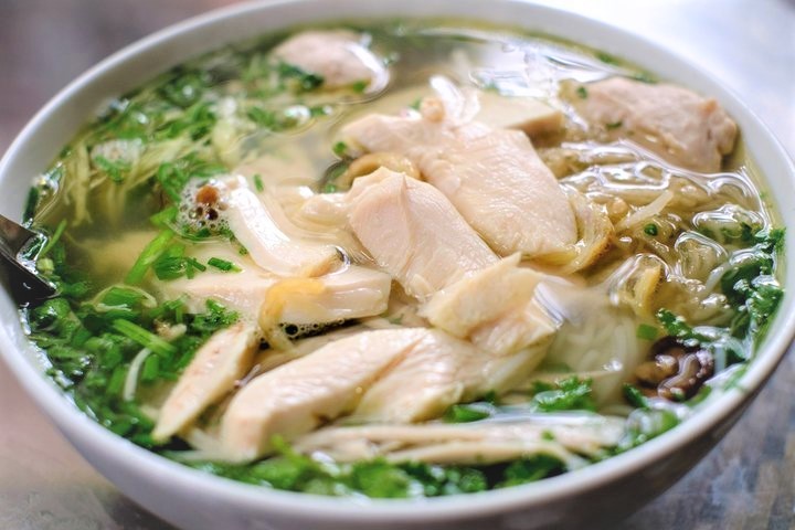 Order P23. Chicken Soup food online from Pho Saigon Express store, Escondido on bringmethat.com