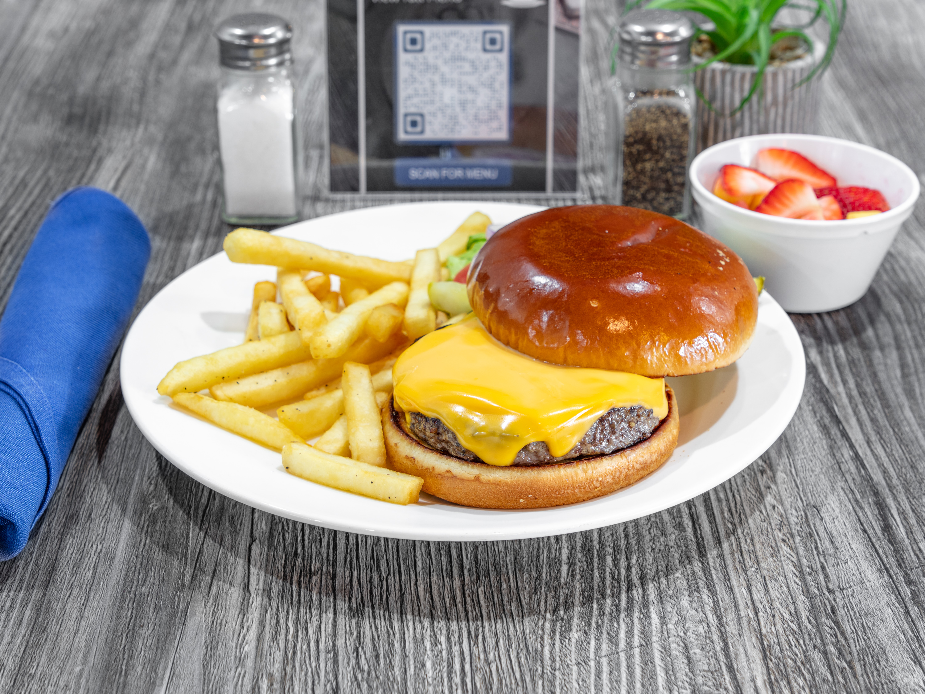 Order Cheesburger Lunch food online from Mimi's Star Cafè store, Dallas on bringmethat.com