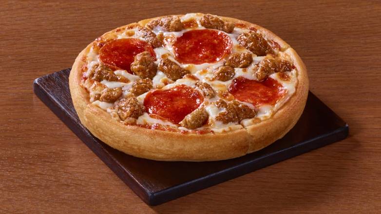 Order 6" Personal Pan Pizza food online from Pizza Hut store, Louisville on bringmethat.com