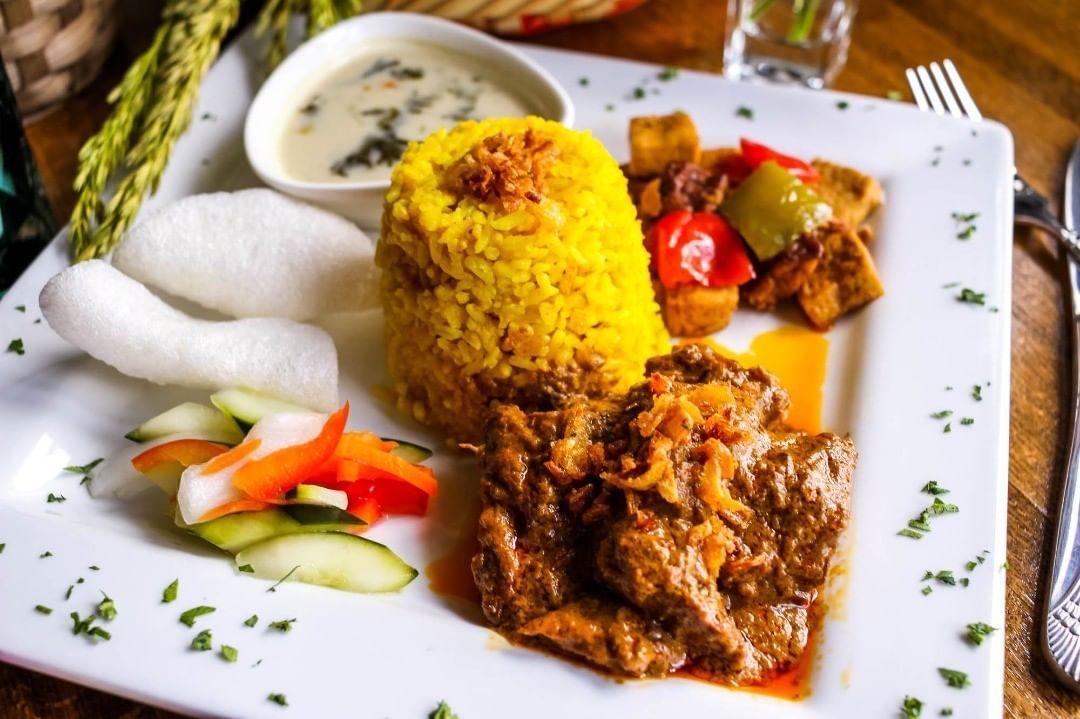 Order NR2. BEEF RENDANG RICE PLATE food online from Win Indonesian Grill & Gastrobar store, Atlanta on bringmethat.com