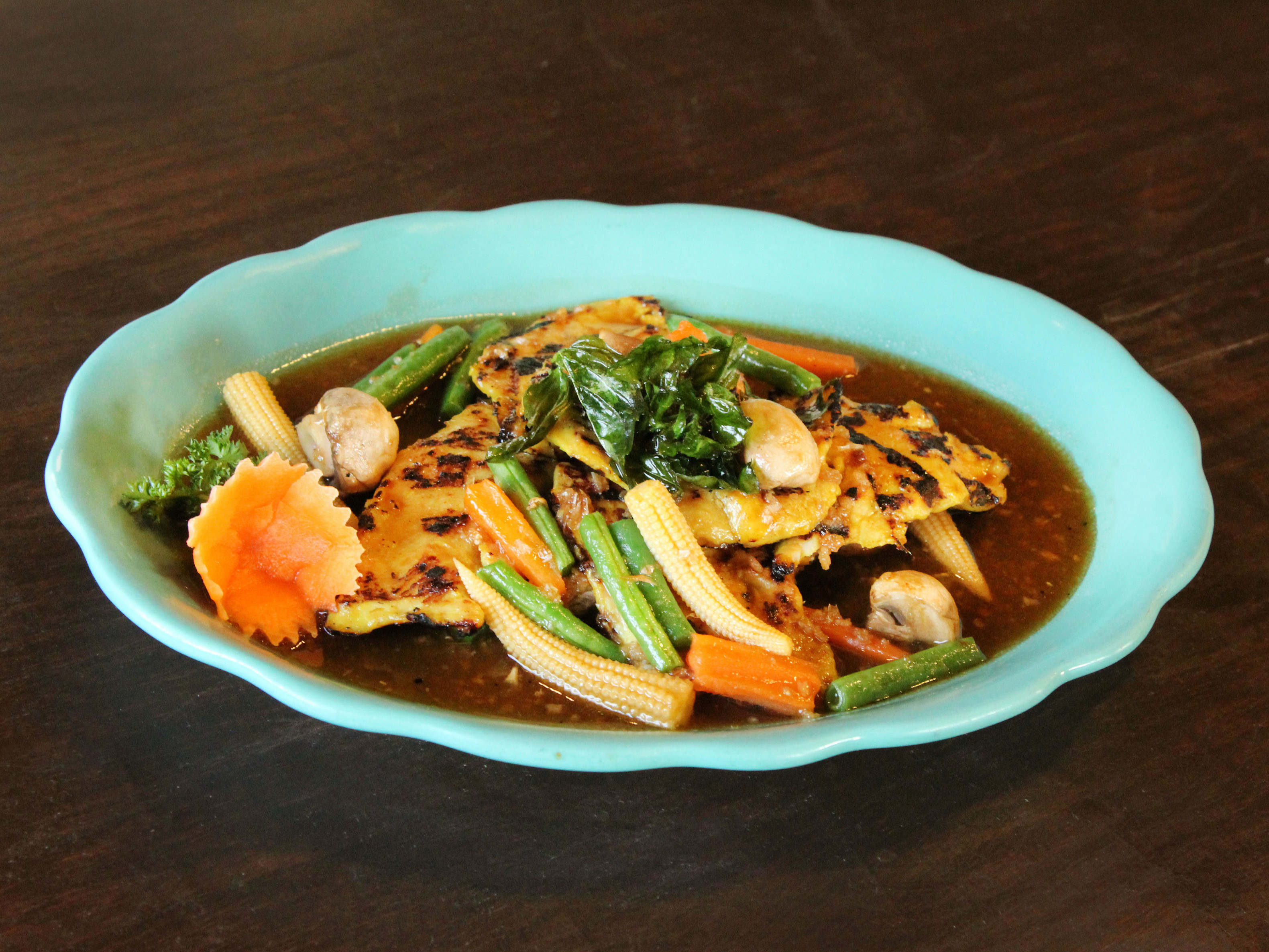Order Lemongrass Chicken food online from Lotus Thai House store, Parma on bringmethat.com