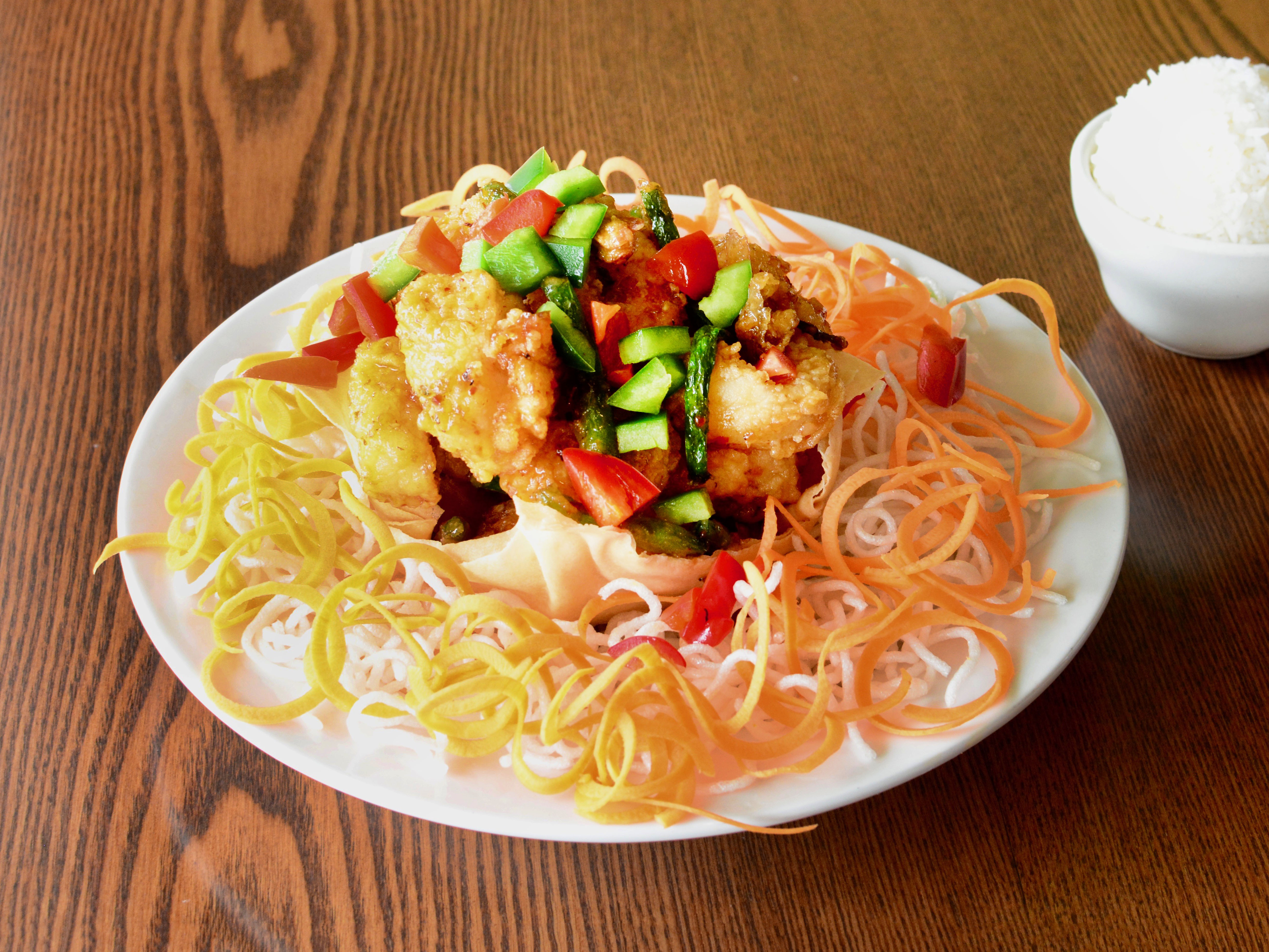 Order 32. Crispy Seafood Lover food online from Ocha Thai Kitchen and Cafe store, Centreville on bringmethat.com