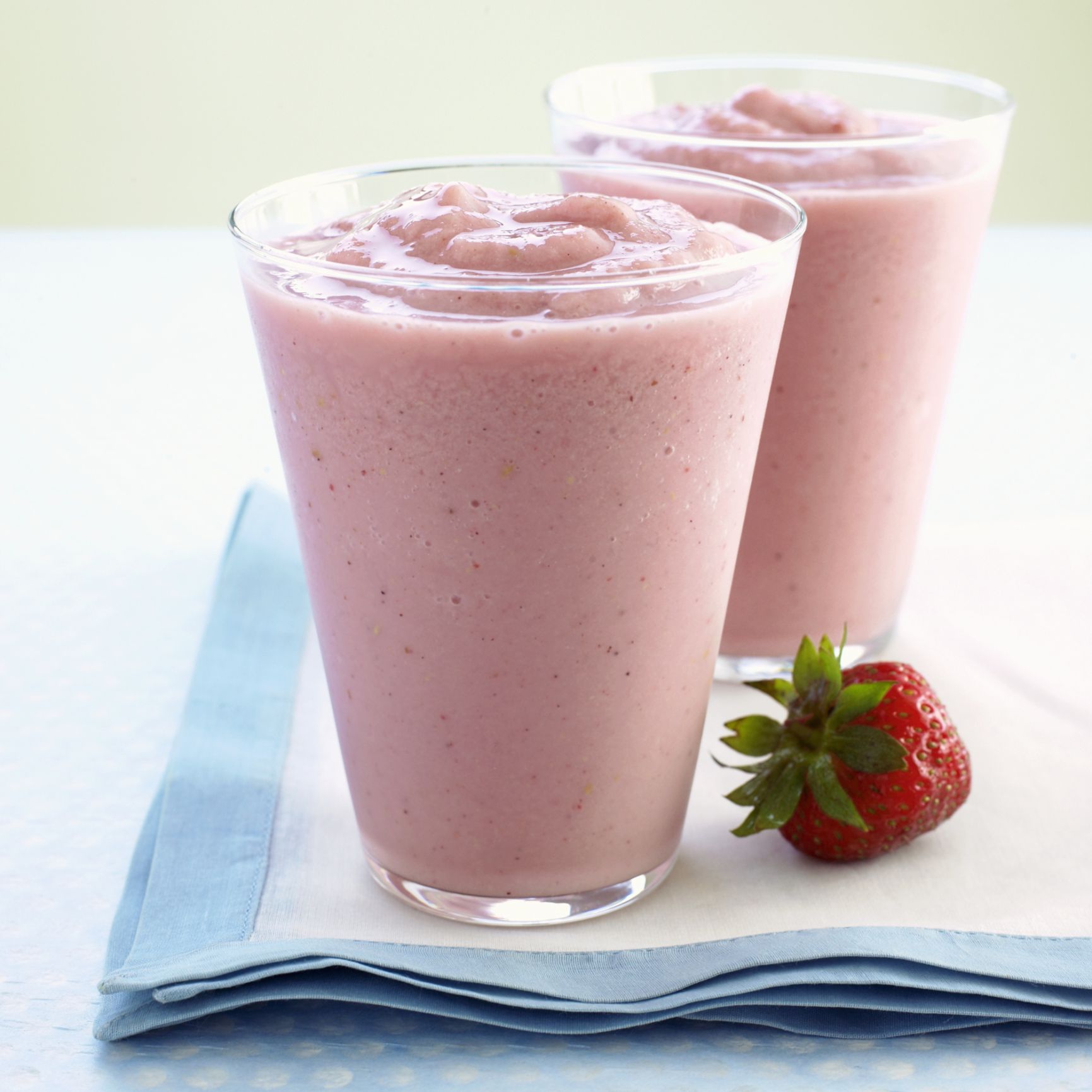 Order Strawberry Smoothie food online from Fuwa store, Los Angeles on bringmethat.com