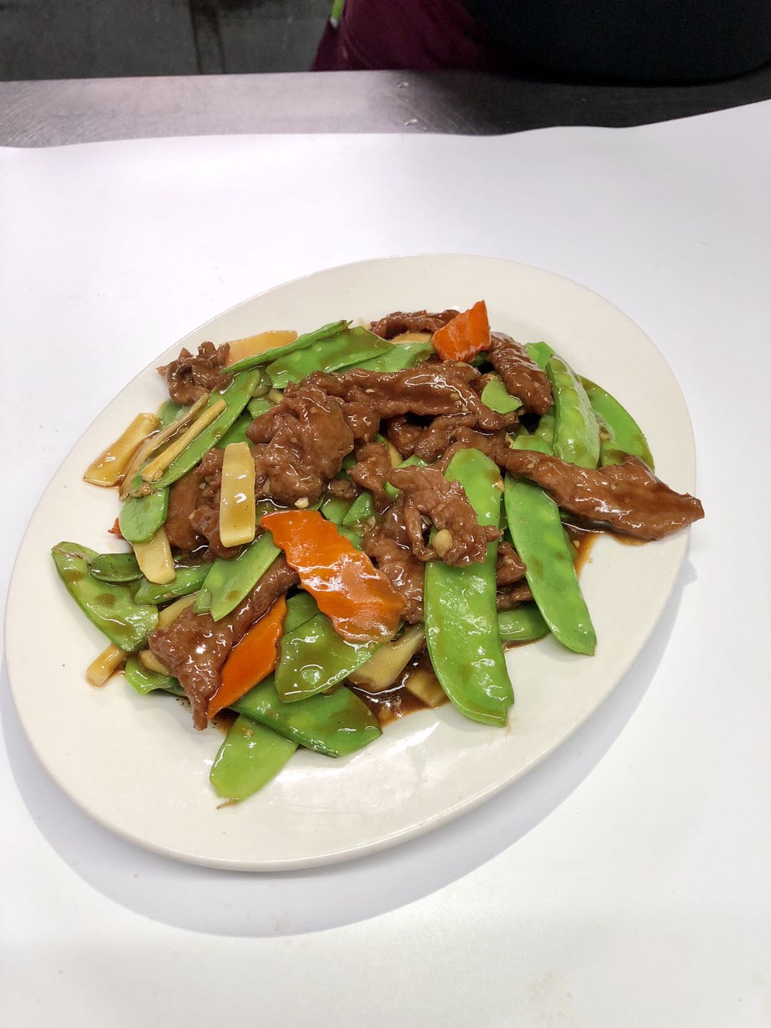 Order 81. Beef with Snow Peas food online from Mei-Don Chinese Cuisine store, Santa Rosa on bringmethat.com