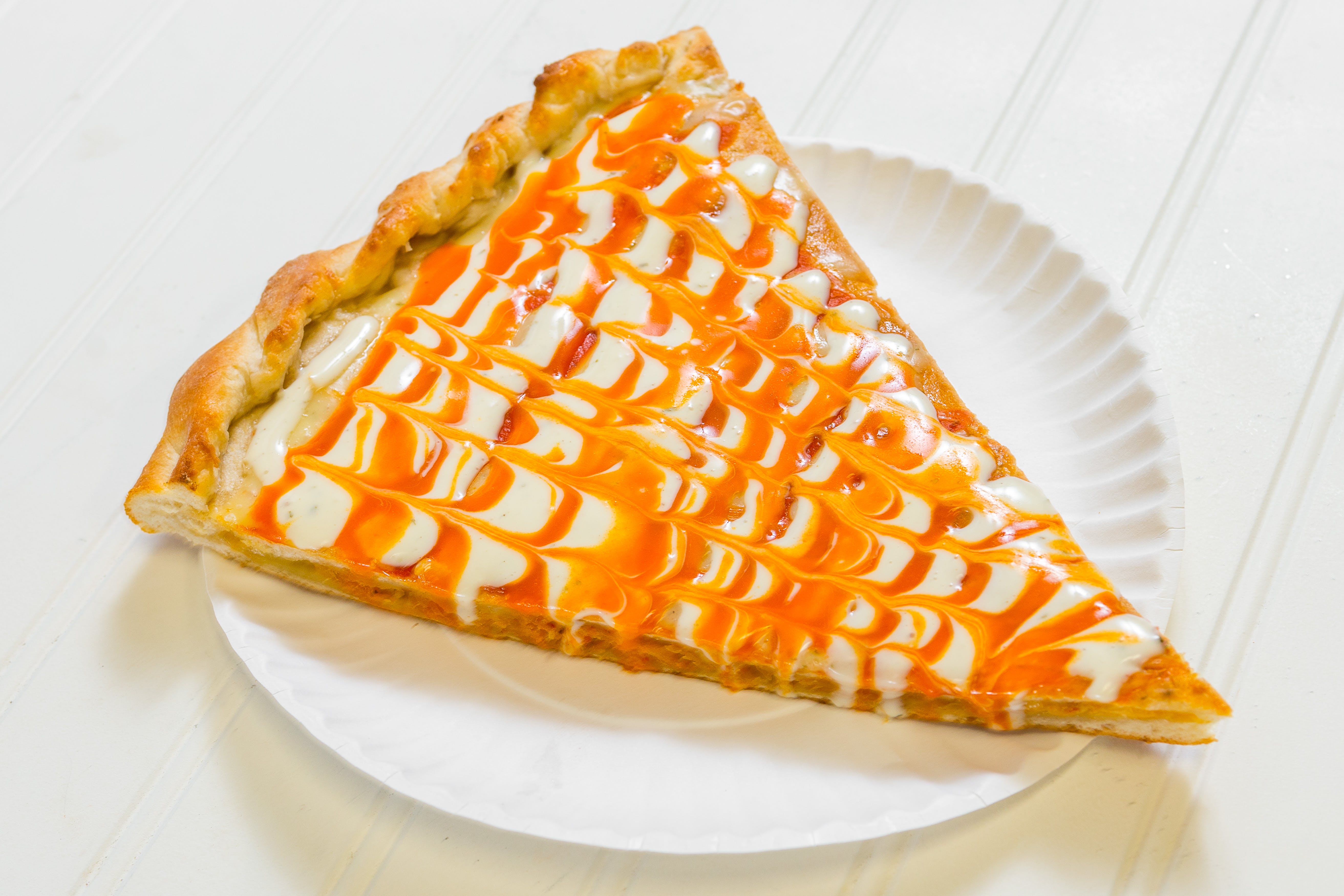 Order Buffalo Chicken Pizza - Medium 14'' food online from Ray 1 Pizza store, Reading on bringmethat.com
