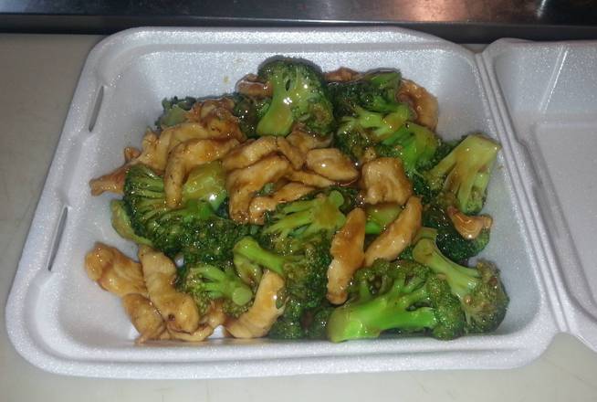 Order F15. Broccoli Chicken 芥兰鸡 food online from Jade Restaurant & Lounge store, Seattle on bringmethat.com