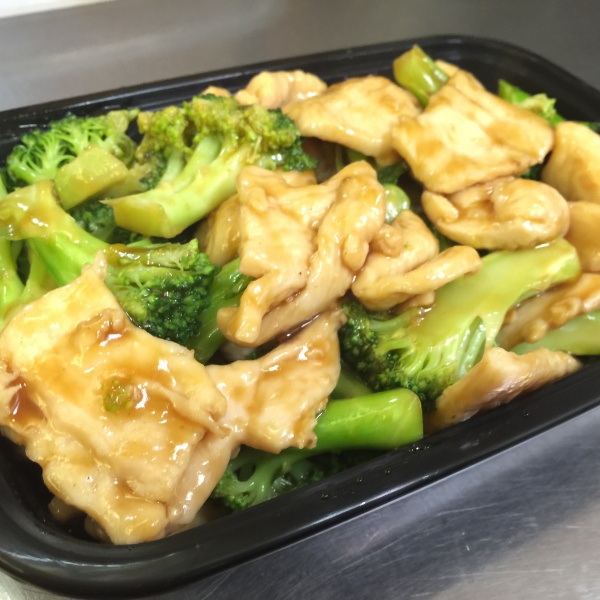 Order 202. Broccoli Chicken food online from Tsing tao 2 store, San Francisco on bringmethat.com