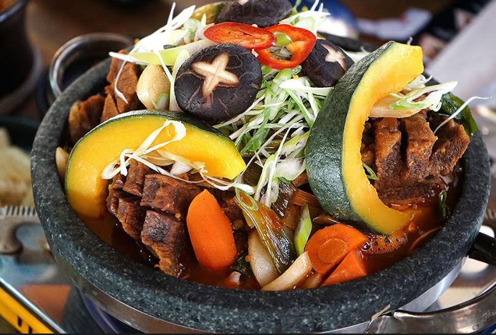 Order Braised Spicy Beef Ribs food online from Yuk Dae Jang store, Irvine on bringmethat.com