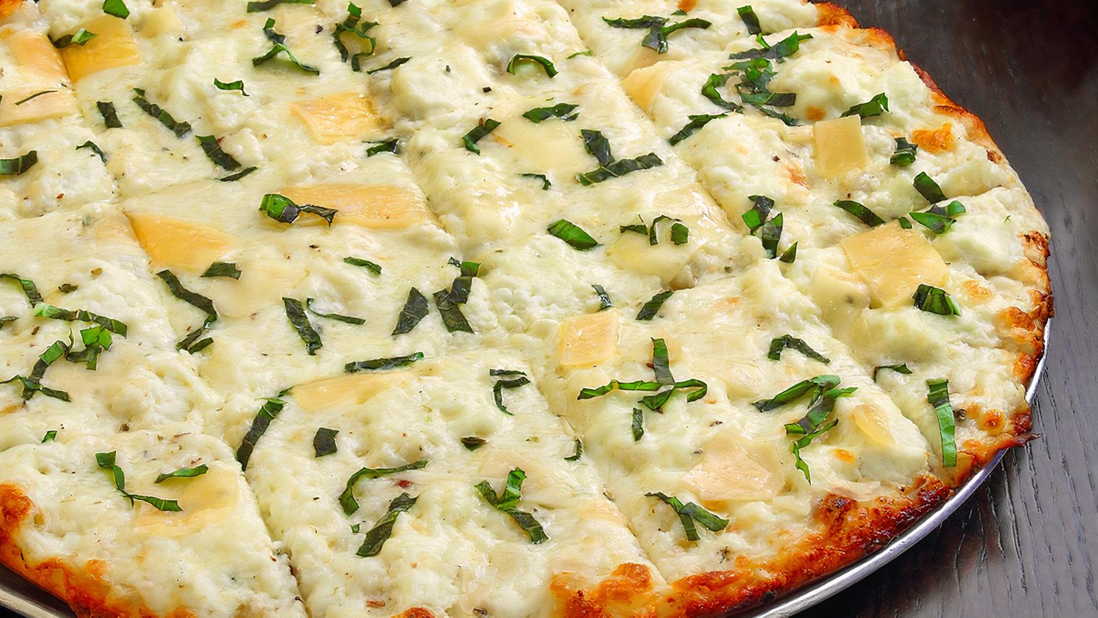 Order 14" Large Thin White Pizza food online from Georgio Chicago Pizza & Pub store, Crystal Lake on bringmethat.com