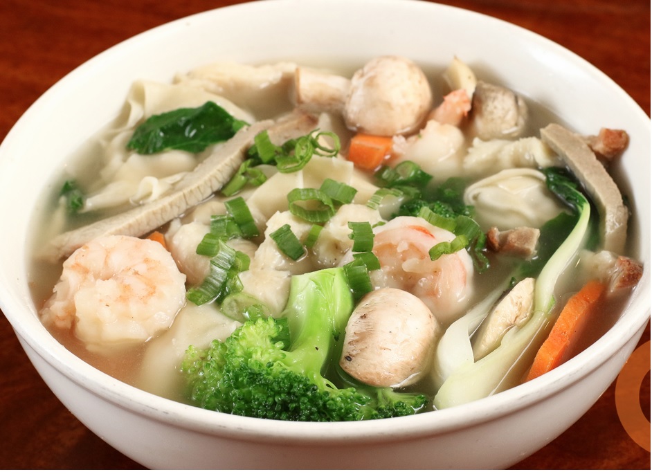 Order S4. Won Ton Soup with Prawns, or Combination food online from Amazing Wok store, San Carlos on bringmethat.com