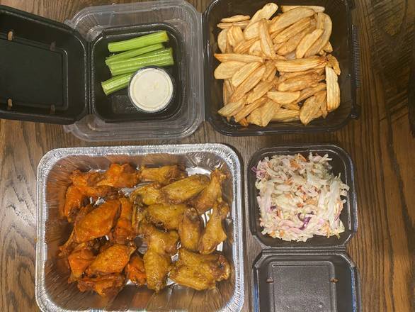 Order 6 Traditional Wings food online from Beef 'O' Brady's store, Granger on bringmethat.com