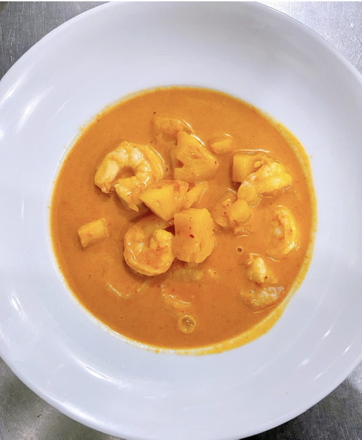 Order Pineapple Shrimp Curry food online from Baramee thai store, San Pedro on bringmethat.com