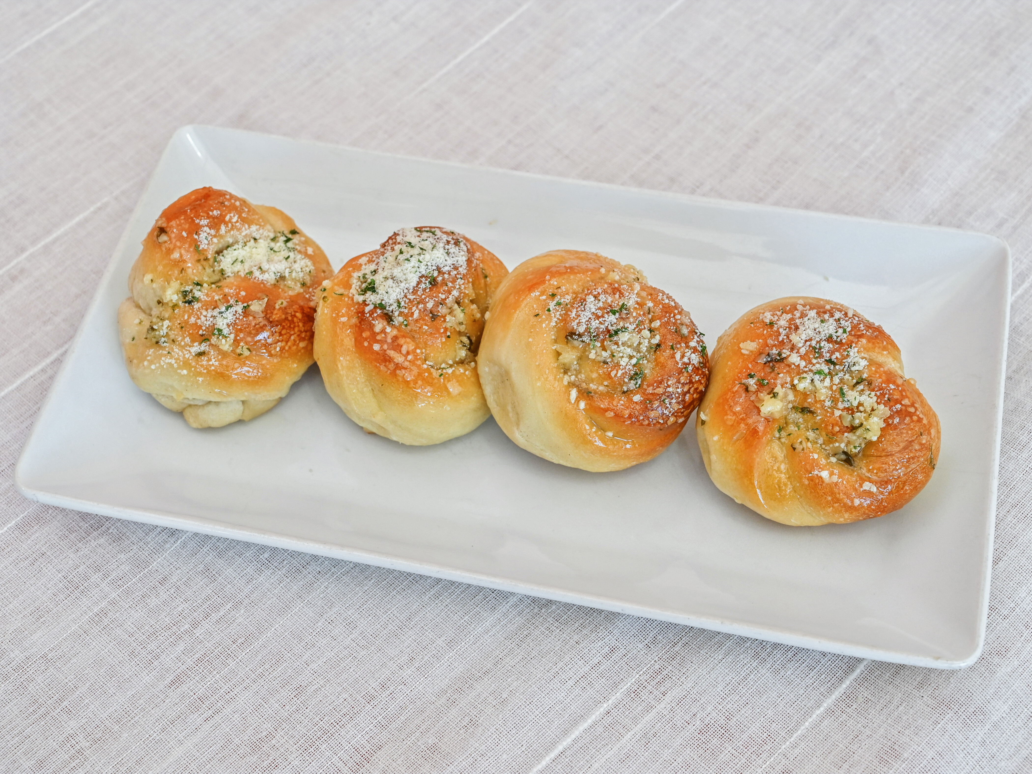 Order Garlic rolls food online from Mona Lisa Pizzeria & Sub Shop store, Coral Gables on bringmethat.com