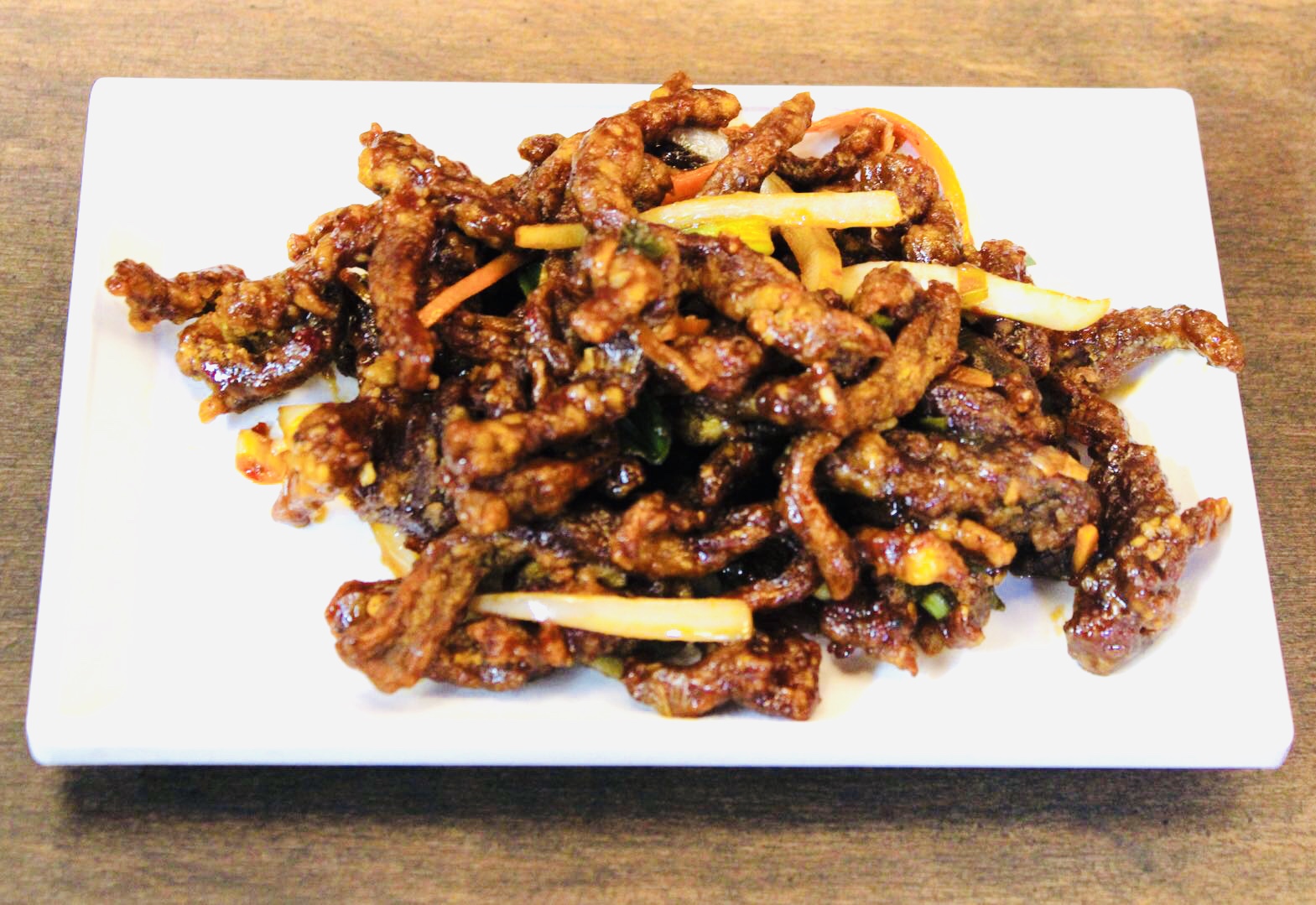 Order Crispy Shredded Beef in Hot and Sour sauce food online from The Bund store, Forest Hills on bringmethat.com