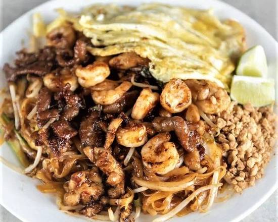Order Pad Thai Noodle food online from Mang Felix Kitchen store, Las Vegas on bringmethat.com
