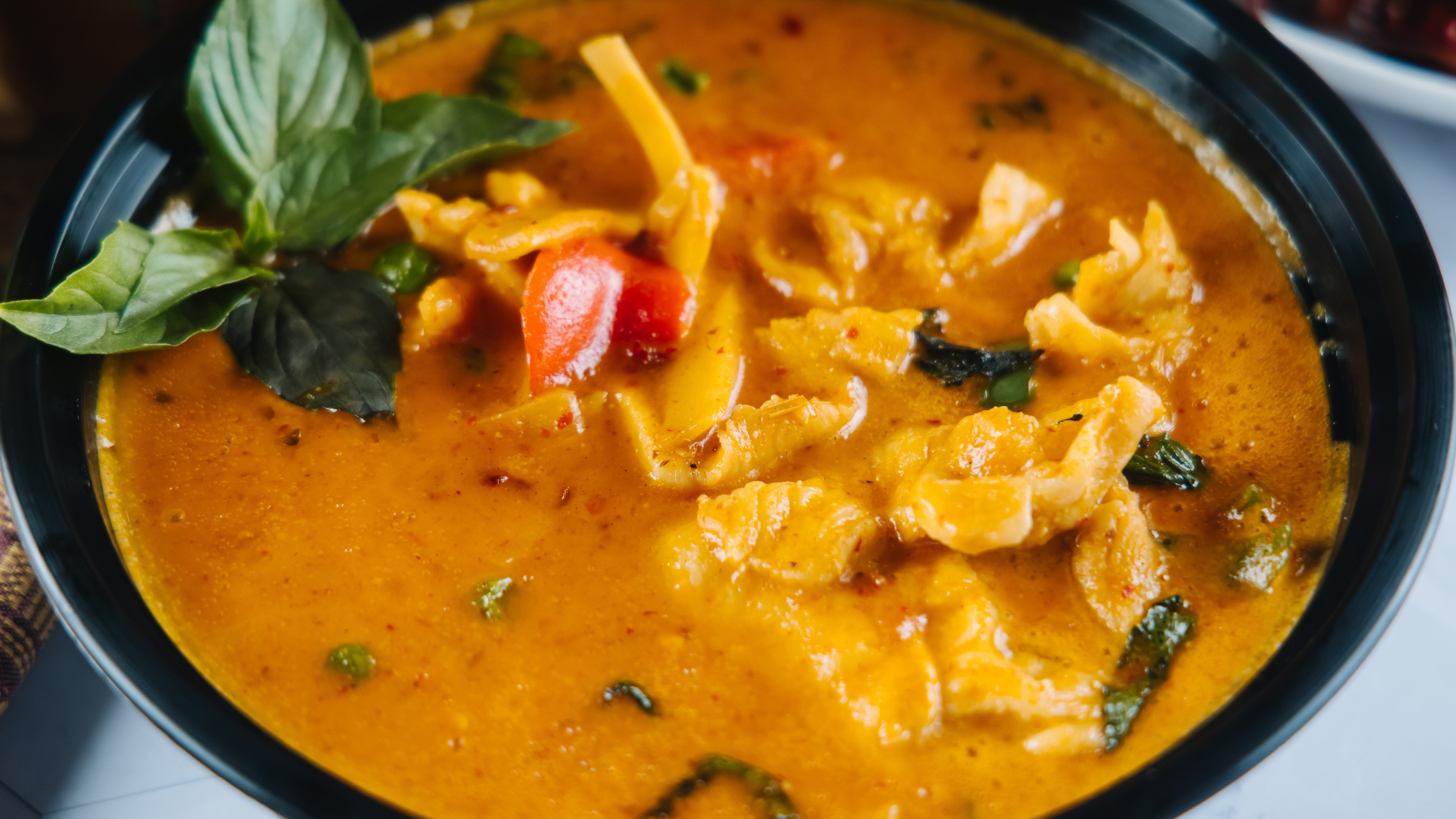 Order 17. Red Curry food online from Zaap Kitchen Of Casa Linda store, Dallas on bringmethat.com