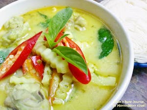 Order Green Curry with Chicken food online from Nine Elephants store, Corning on bringmethat.com