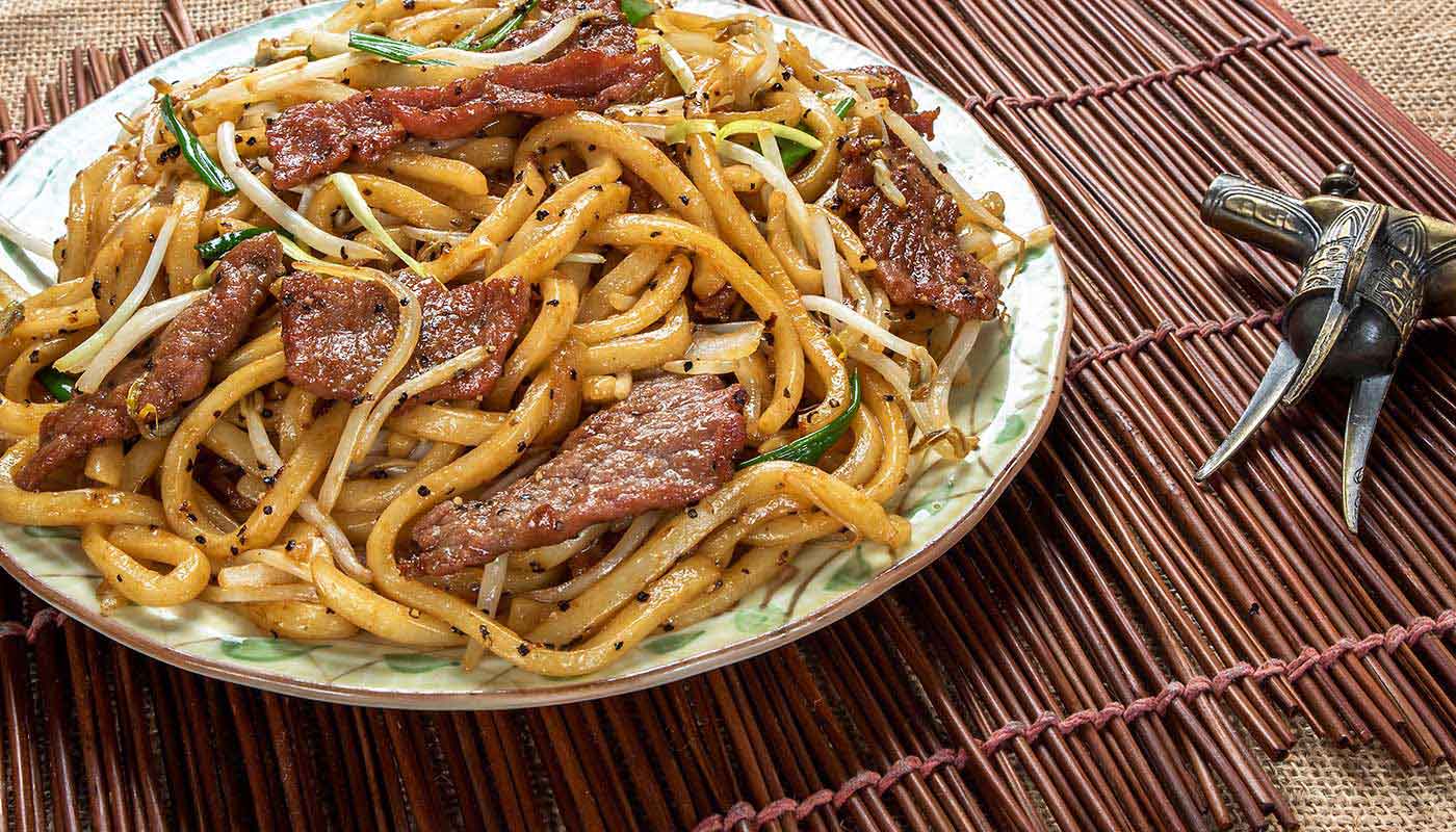 Order J5. Fried Black Pepper Beef with Udon (黑椒牛肉炒烏冬) food online from Happy Harbor Cuisine store, Alhambra on bringmethat.com