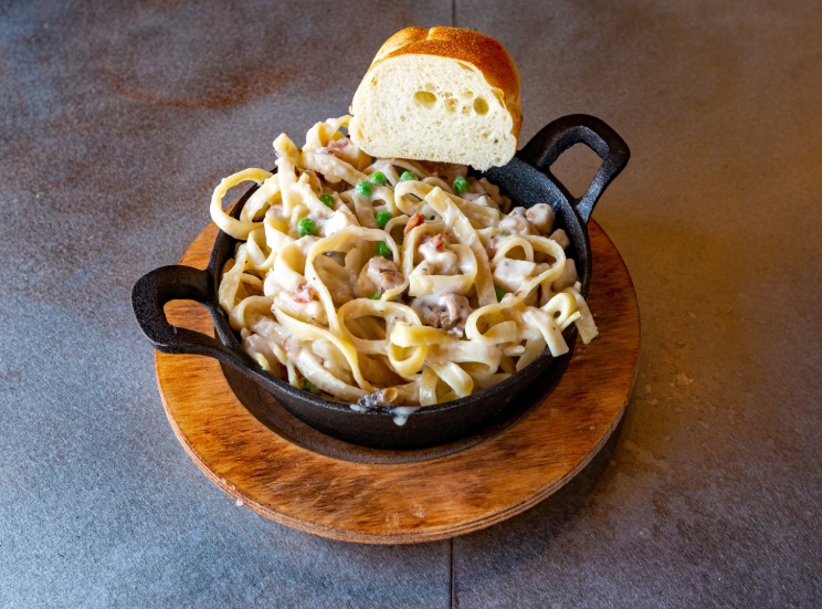 Order Country Alfredo food online from Petey Pasta store, St. Charles on bringmethat.com