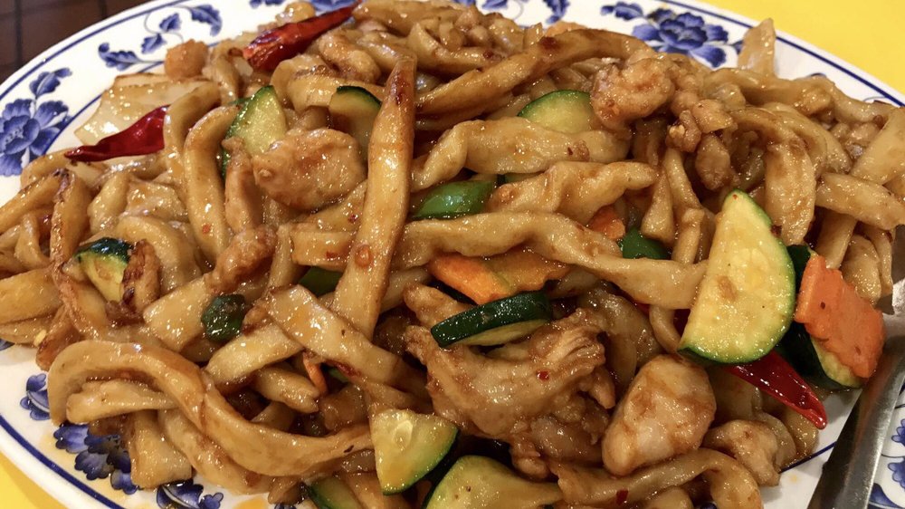 Order Chicken Chow Mein food online from Shandong Restaurant store, Oakland on bringmethat.com