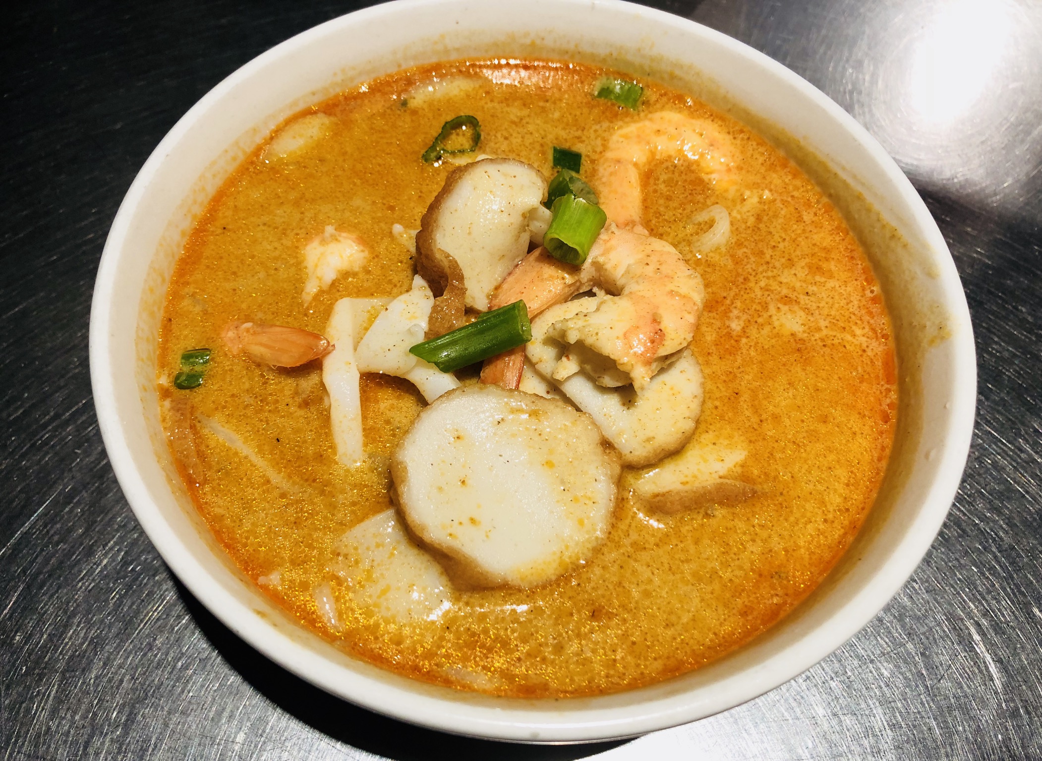 Order W6. Curry Mixed Seafood Noodle Soup food online from Wk Restaurant store, New York on bringmethat.com