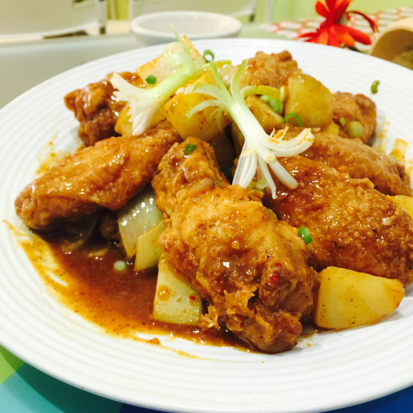 Order (8pc) Curry Wings 八只 咖喱 鸡翼 food online from Khoo Restaurant store, West Warwick on bringmethat.com