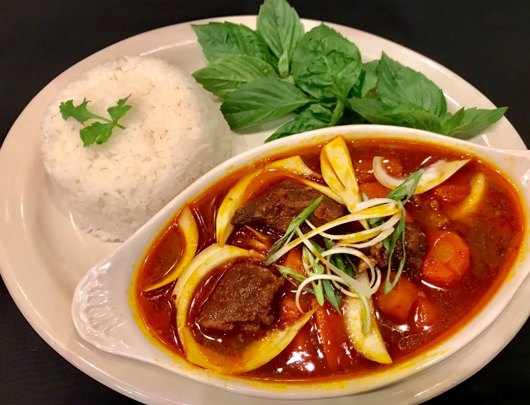 Order 38. Beef Stew food online from Papaya Vietnamese Cuisine store, Bellevue on bringmethat.com