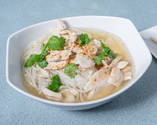 Order NS2. Chicken Noodle Soup food online from Thai Noodles Cafe store, Libertyville on bringmethat.com