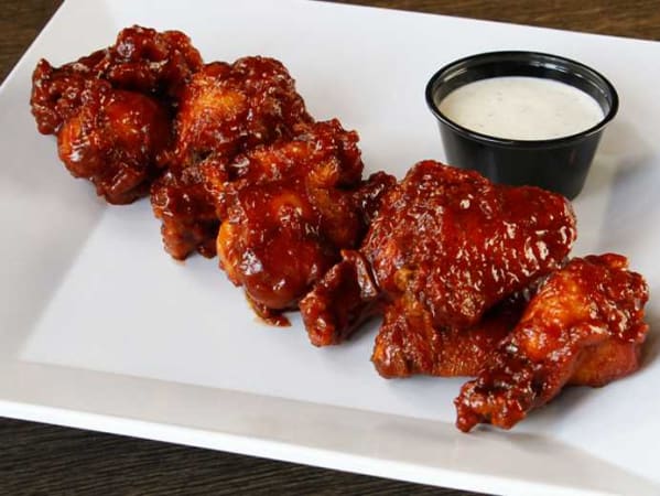 Order 10 Piece Jumbo Wings food online from Home Run Inn Pizza store, Chicago on bringmethat.com