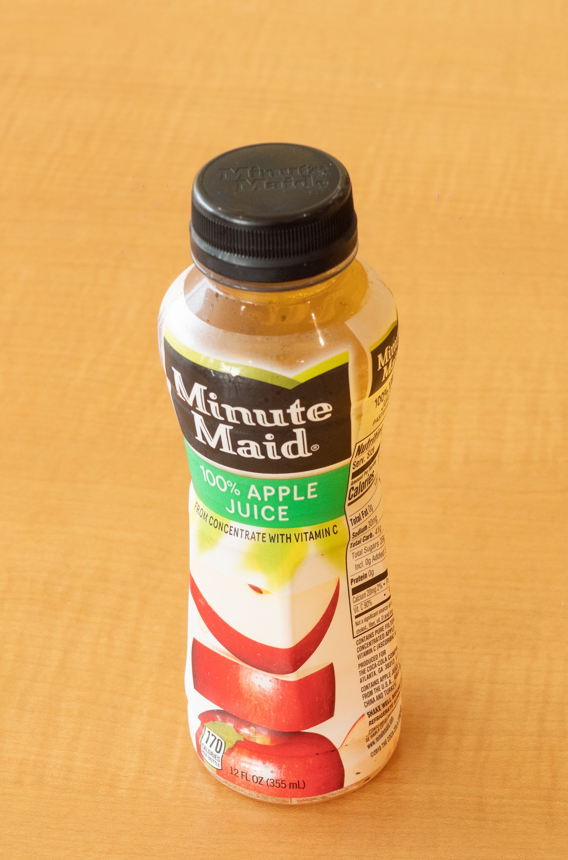 Order 12 oz. Apple Juice food online from Sara Donuts store, Euless on bringmethat.com