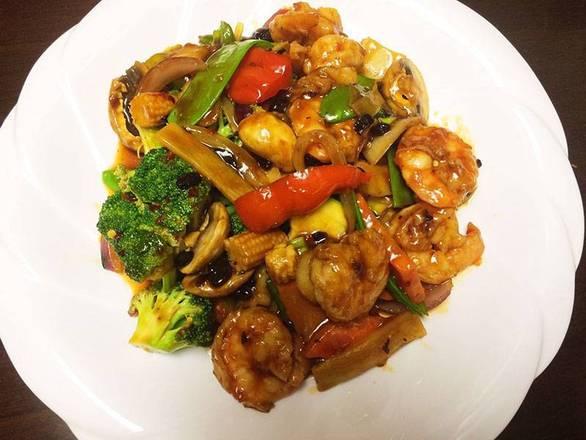 Order Hunan Jumbo Shrimp with Mixed Vegetables湖南虾 food online from Chuanyu Fusion store, Oklahoma City on bringmethat.com