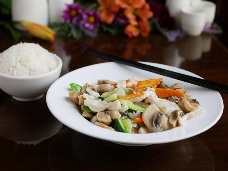 Order Moo Goo Gai Pan food online from Four Leaves Asian Restaurant store, Huntsville on bringmethat.com