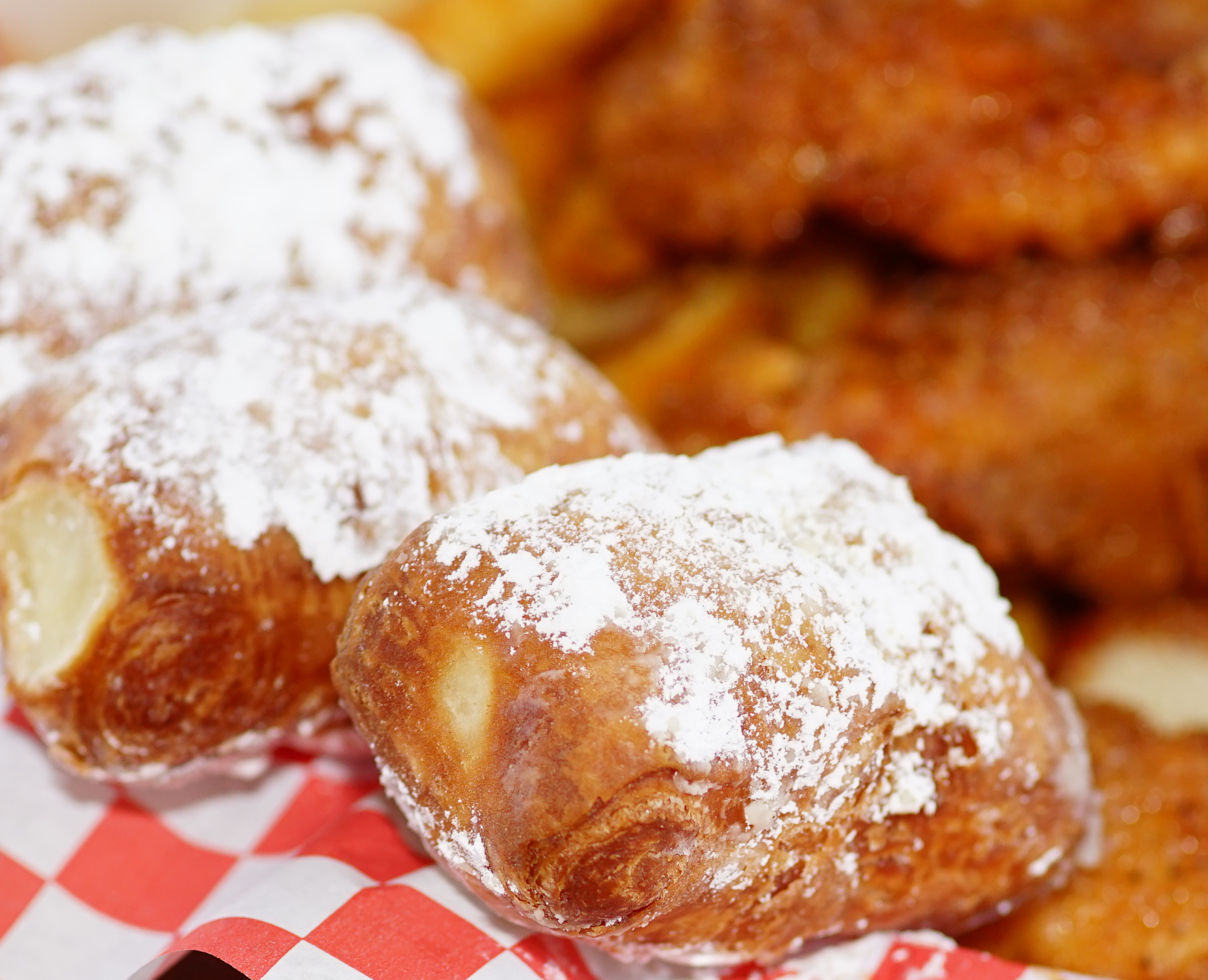 Order Beignet food online from 24 Hot Chicken & Waffle Bar store, Los Angeles on bringmethat.com
