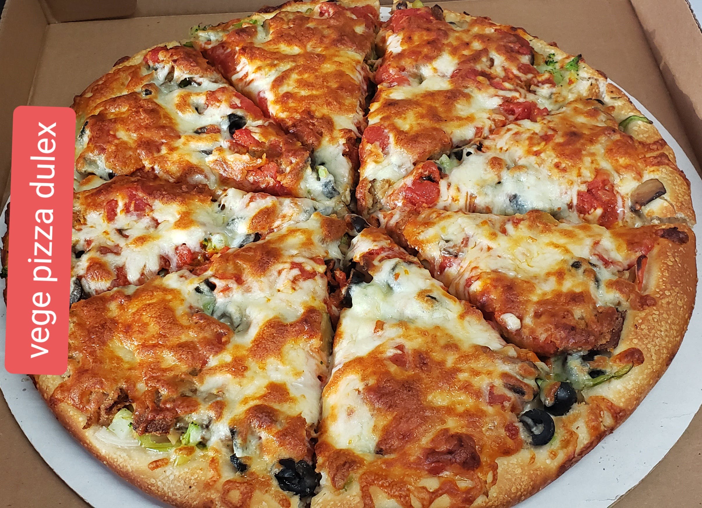 Order Veggie Deluxe Pizza - Small 10" food online from Town House Of Pizza store, Westminster on bringmethat.com