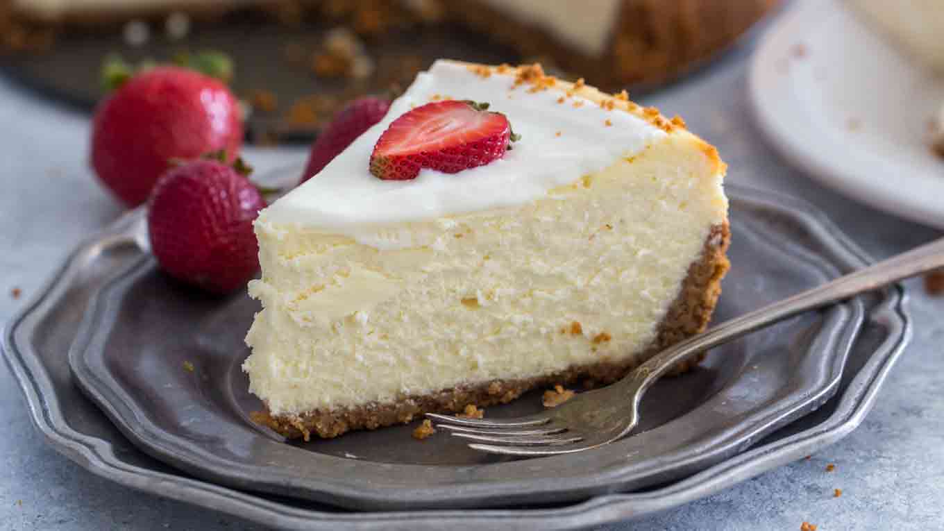 Order STEAKHOUSE STYLE CHEESECAKE PLAIN food online from Sam Market Deli And Grill store, Edgewater on bringmethat.com