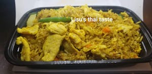 Order 52. Curry Fried Rice food online from Lisu's Thai Taste | Roseville store, Roseville on bringmethat.com