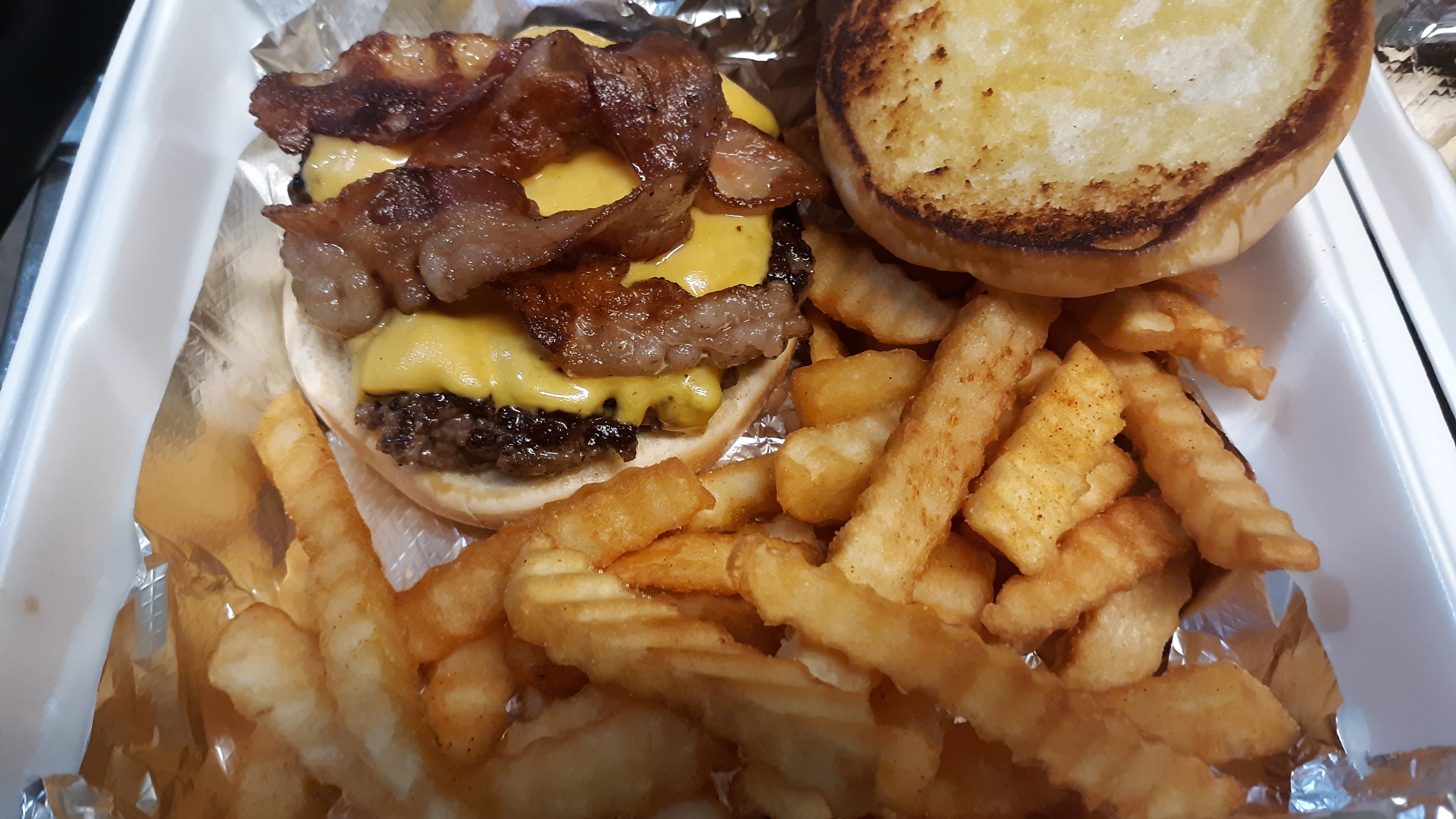 Order Bacon Cheeseburger food online from Cooks Boathouse Restuarant store, Bean Station on bringmethat.com