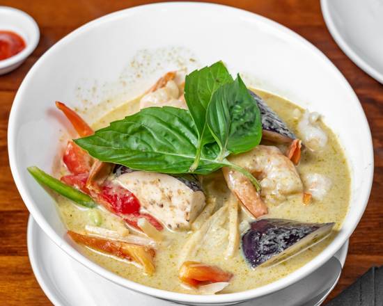 Order Green Curry food online from Thai Kitchen & Sushi Bar store, Bulverde on bringmethat.com
