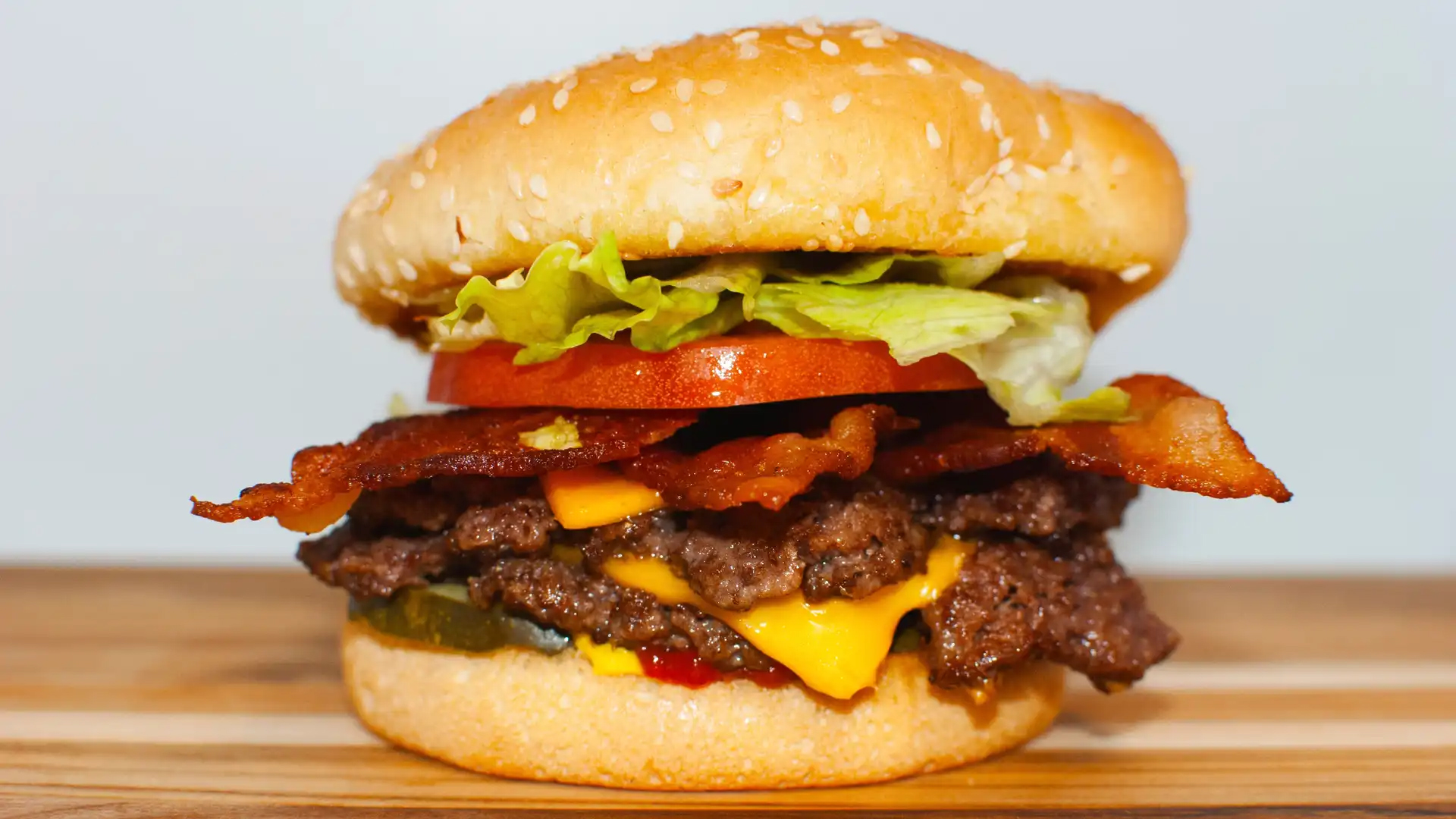 Order 1/4 lb. Deluxe Bacon Cheeseburger food online from Burger 81 store, Bay City on bringmethat.com