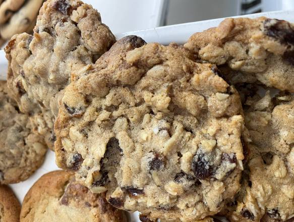 Order Oatmeal Raisin cookie  food online from Aroma D'cafe store, Oradell on bringmethat.com