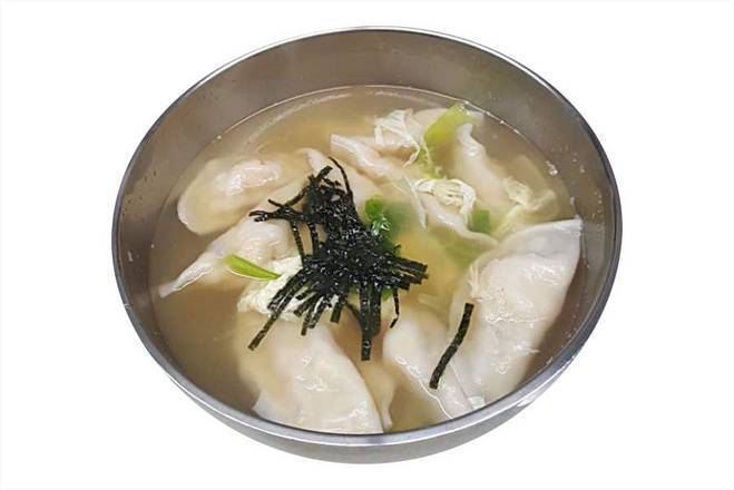 Order Rice Cake and Dumpling Soup (Tteok Manduguk)떡만두국 food online from Halmae Noodle 할매칼국수 store, Palisades Park on bringmethat.com