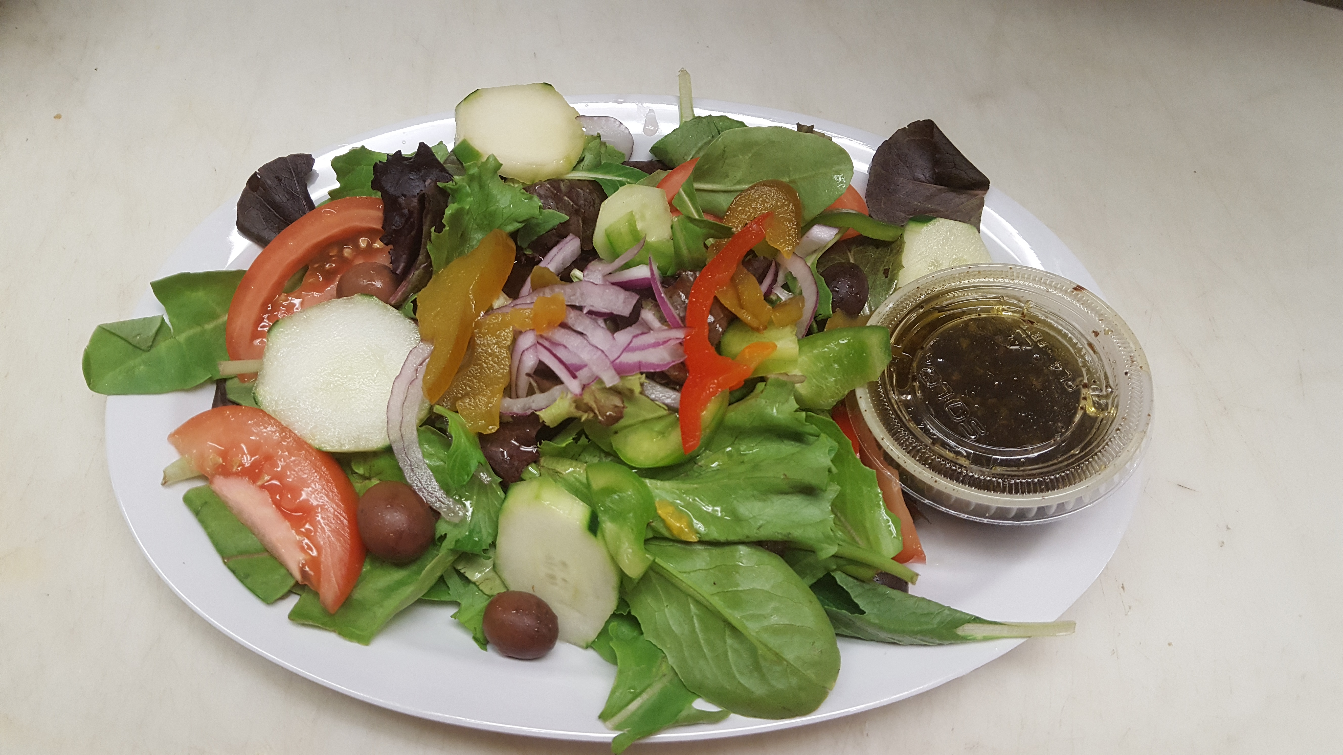 Order Garden Salad food online from Pizzarelli's Pizza store, Scarsdale on bringmethat.com