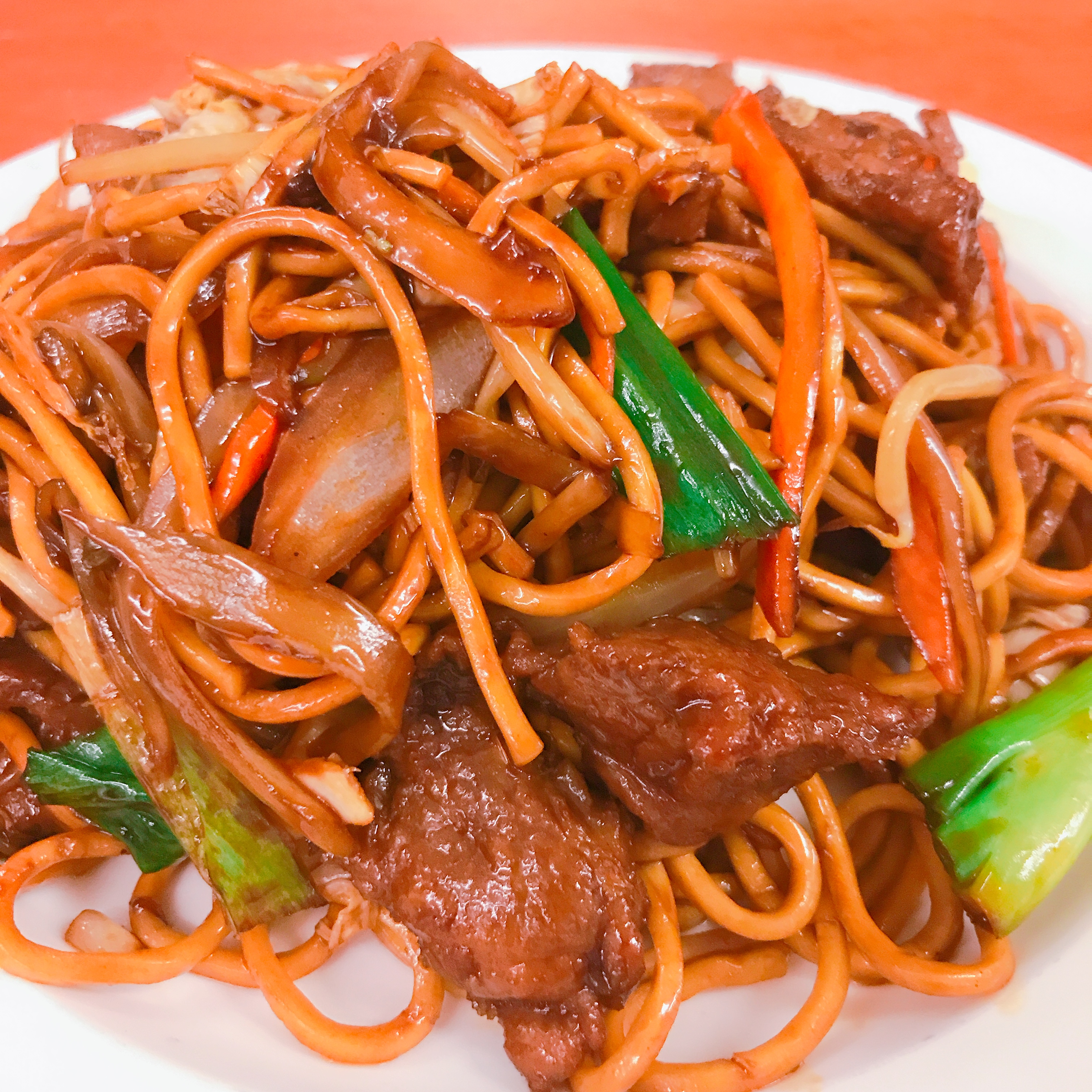 Order Beef Lo Mein food online from Eighty Eight Cafe store, Winchester on bringmethat.com